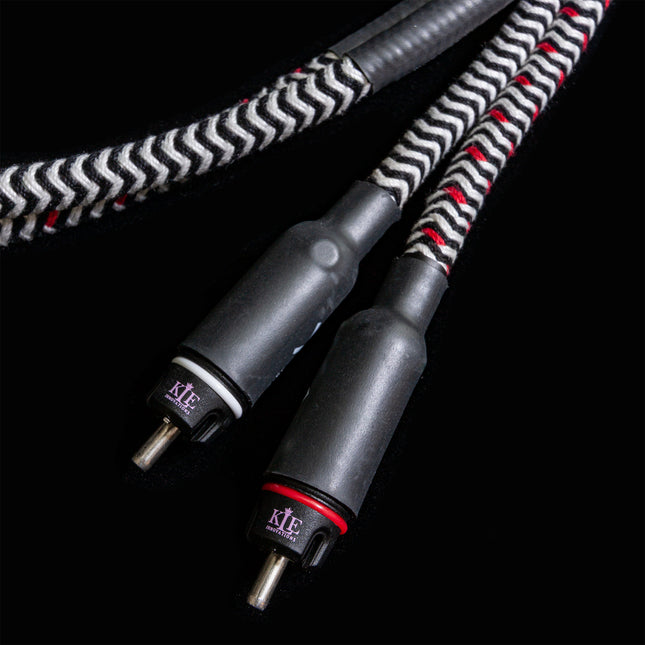 Black & White Starquad Single End (RCA)